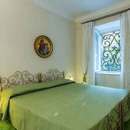 Carina 12, Emma فيلة ايسكيا