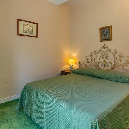 Villa Carina 12, Emma